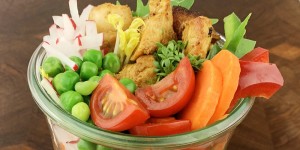 CUPPUR Salat Bowl Chicken – knackige Salate & Gemüse